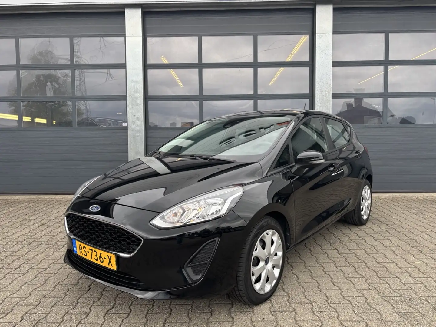 Ford Fiesta 1.1 85pk 5-drs Trend Zwart - 1