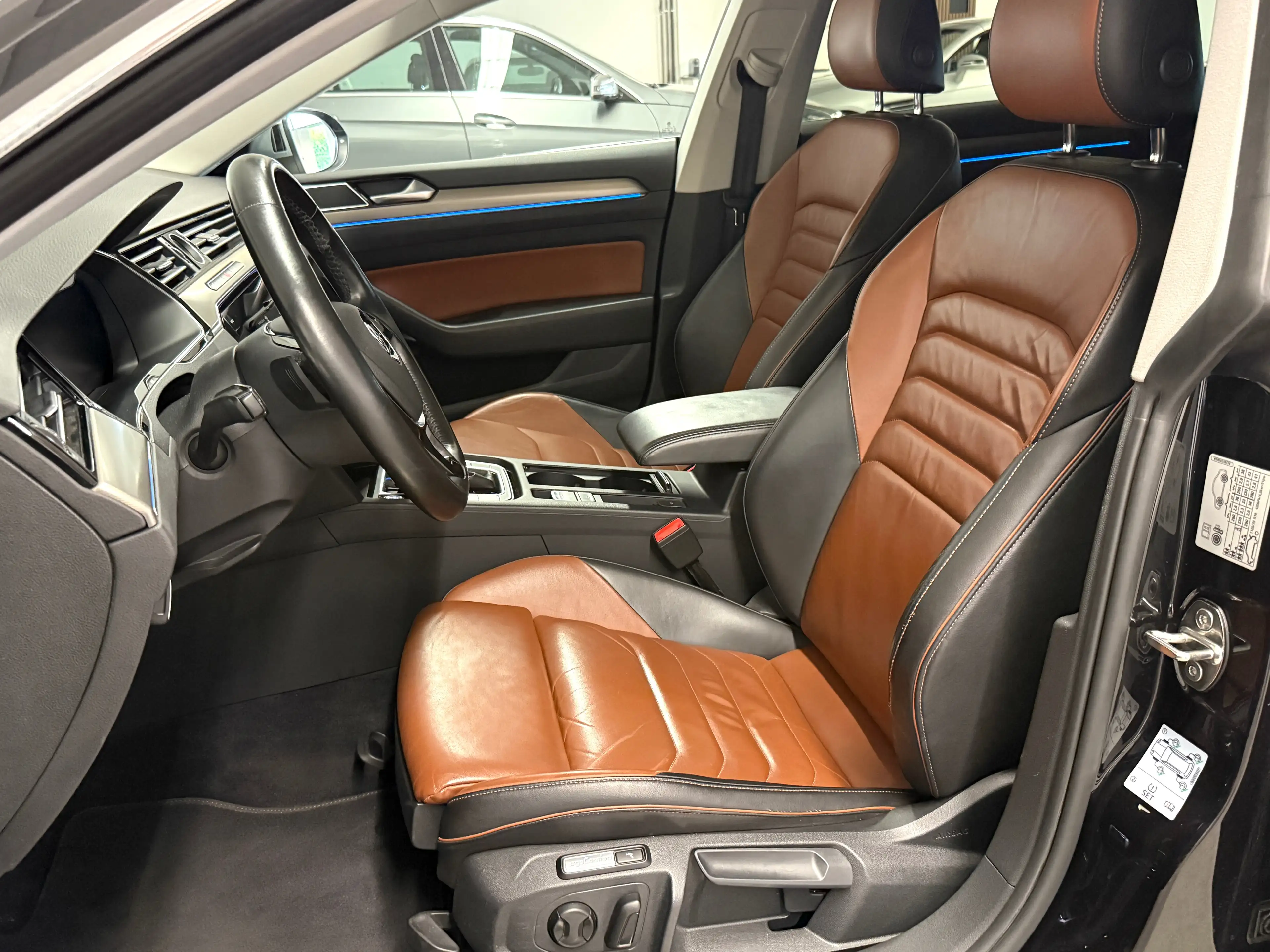 Volkswagen Arteon 2.0TSI Elegance DSG Virtual Cp. PGSD Nappa AHK 360* Kamera Stdhz — photo 6