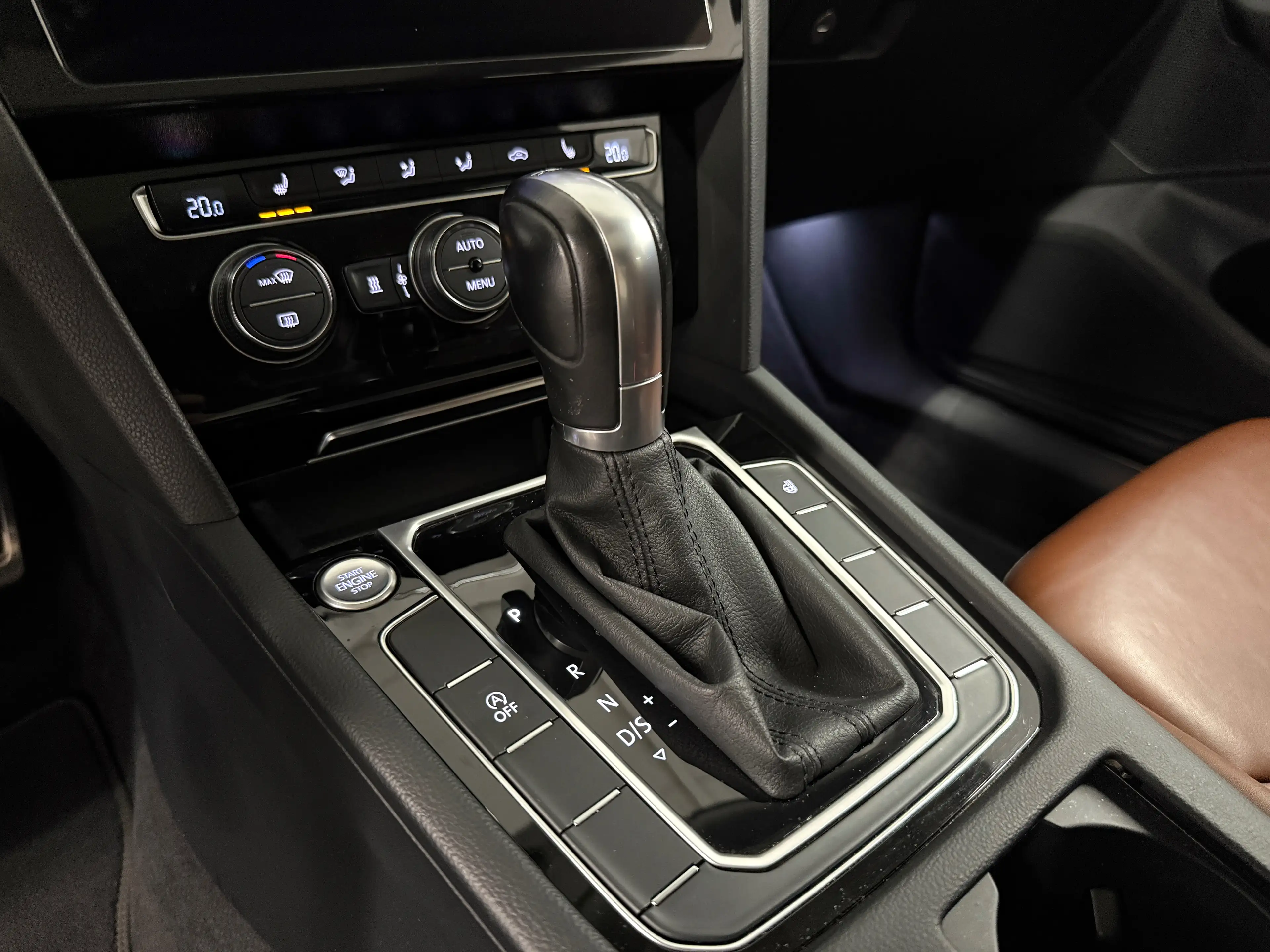 Volkswagen Arteon 2.0TSI Elegance DSG Virtual Cp. PGSD Nappa AHK 360* Kamera Stdhz — photo 12