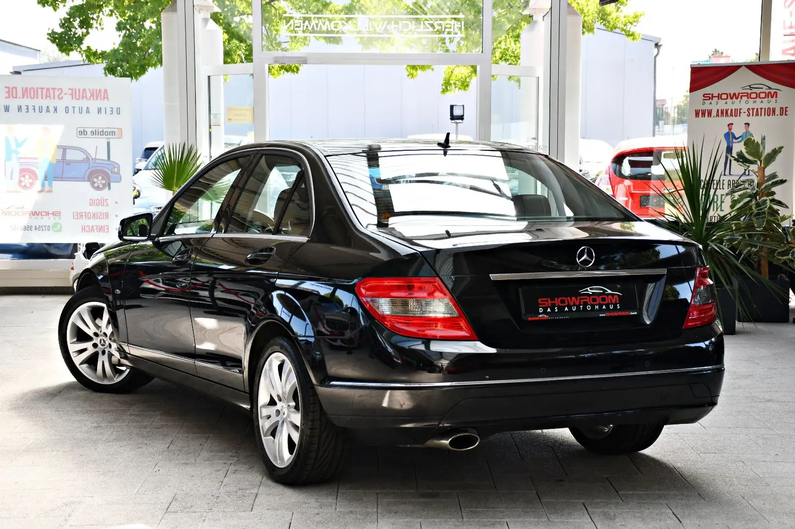 Mercedes-Benz C 200 CGI BlueEfficiency Avantgarde Automatik PDC Schwarz - 2