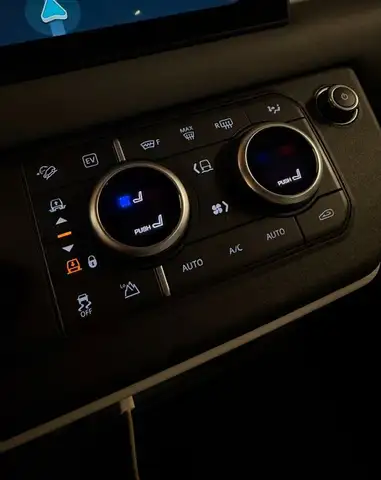 Land Rover Defender view 11