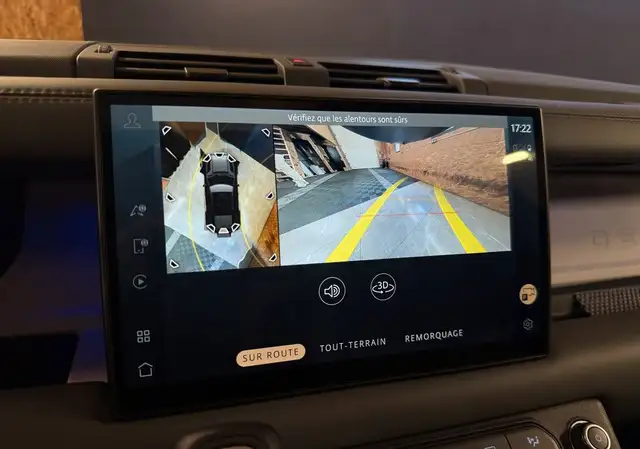 Land Rover Defender view 10