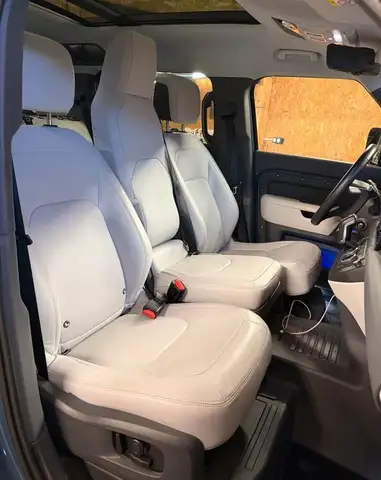 Land Rover Defender view 6