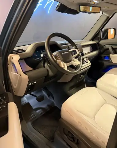 Land Rover Defender view 4
