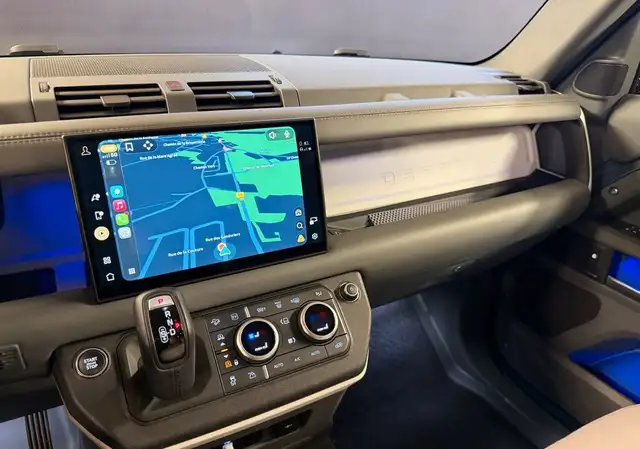 Land Rover Defender view 12