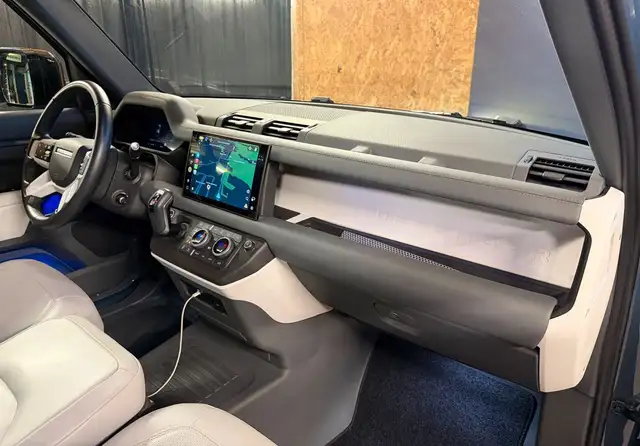 Land Rover Defender view 8