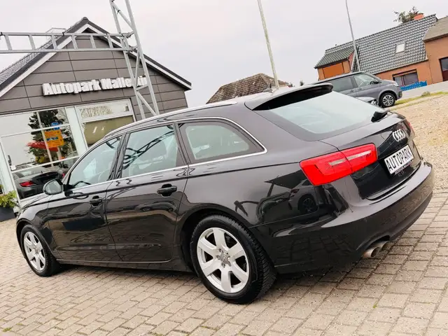 Audi A6 Avant view 5