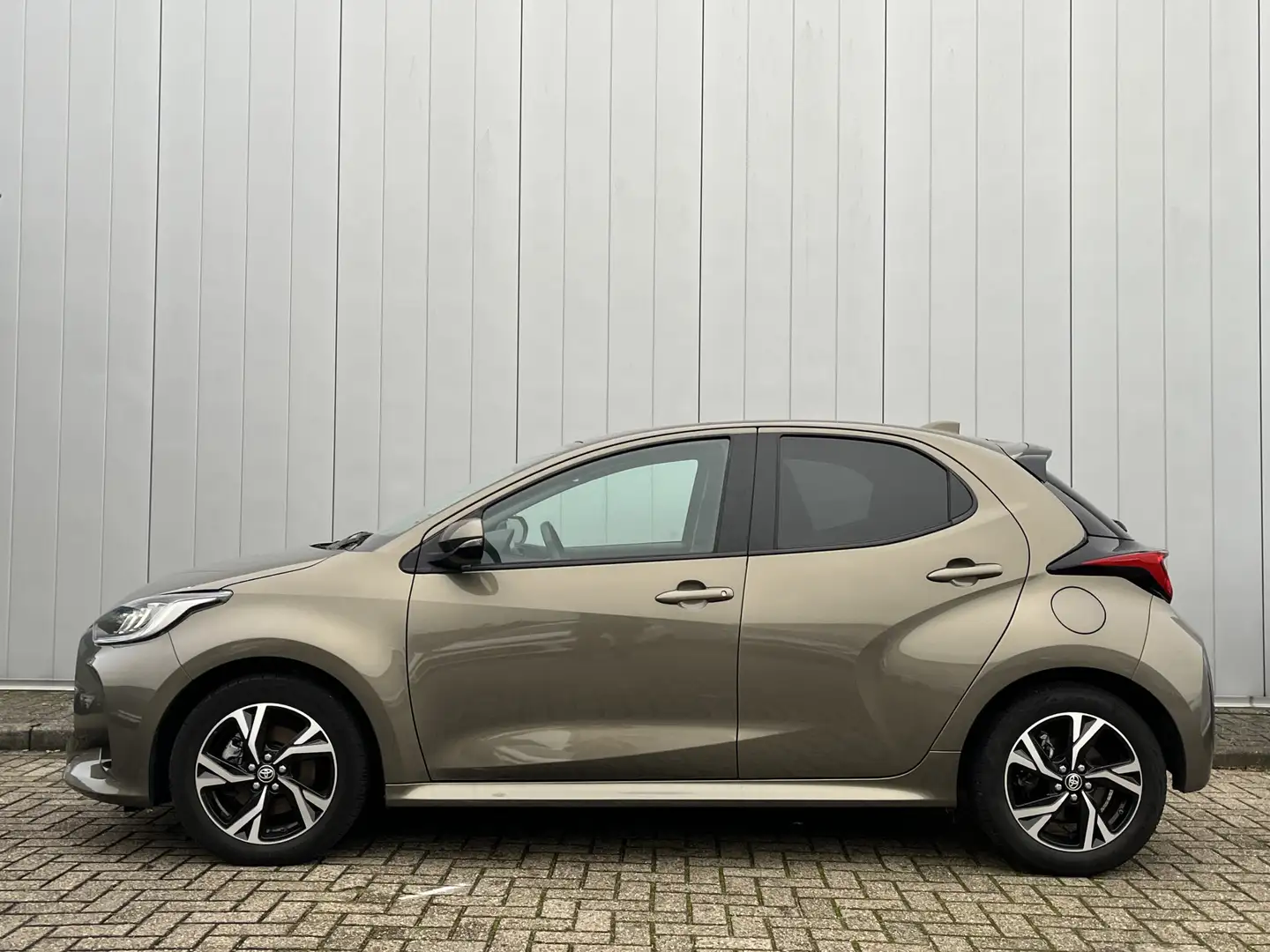 Toyota Yaris 1.5 Hybrid 115 Dynamic Limited Stoelverwarming Stu Bruin - 2