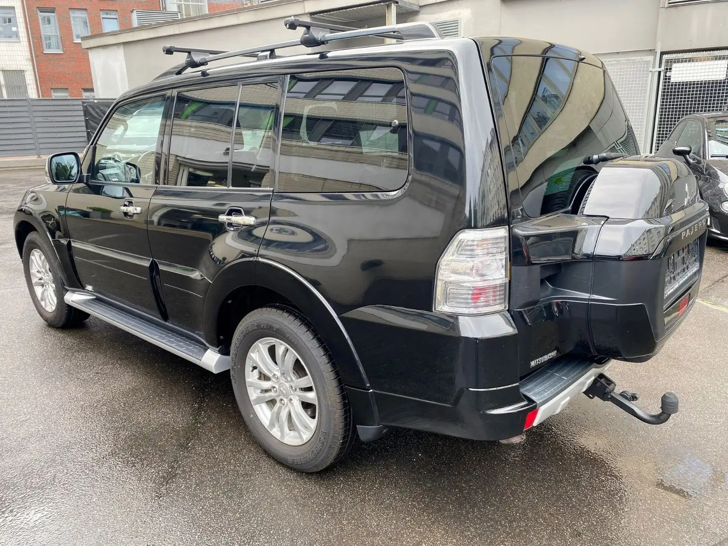 Mitsubishi Pajero 3.2 DI-D/4WD/Top/Pano/Xenon/7Sitze/2Hd Negro - 2