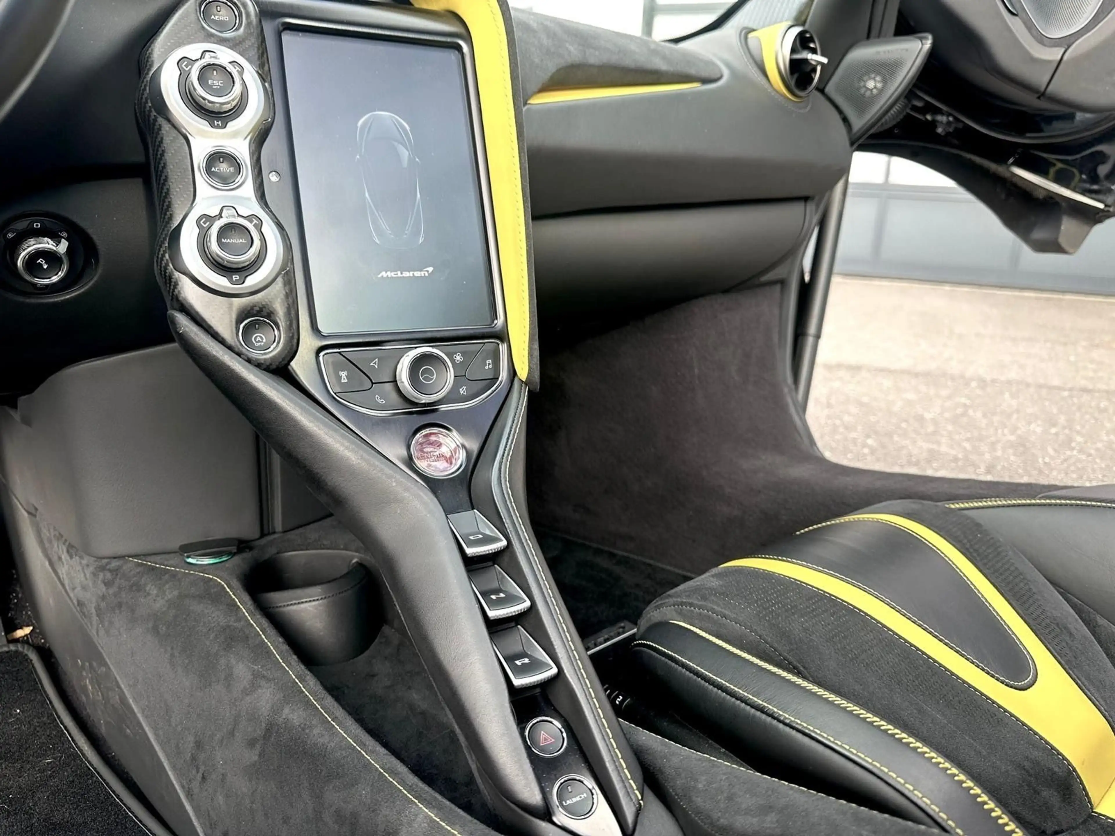McLaren 720S Spider B&W MSO Carbon Lift 1. Hand MwST — photo 13