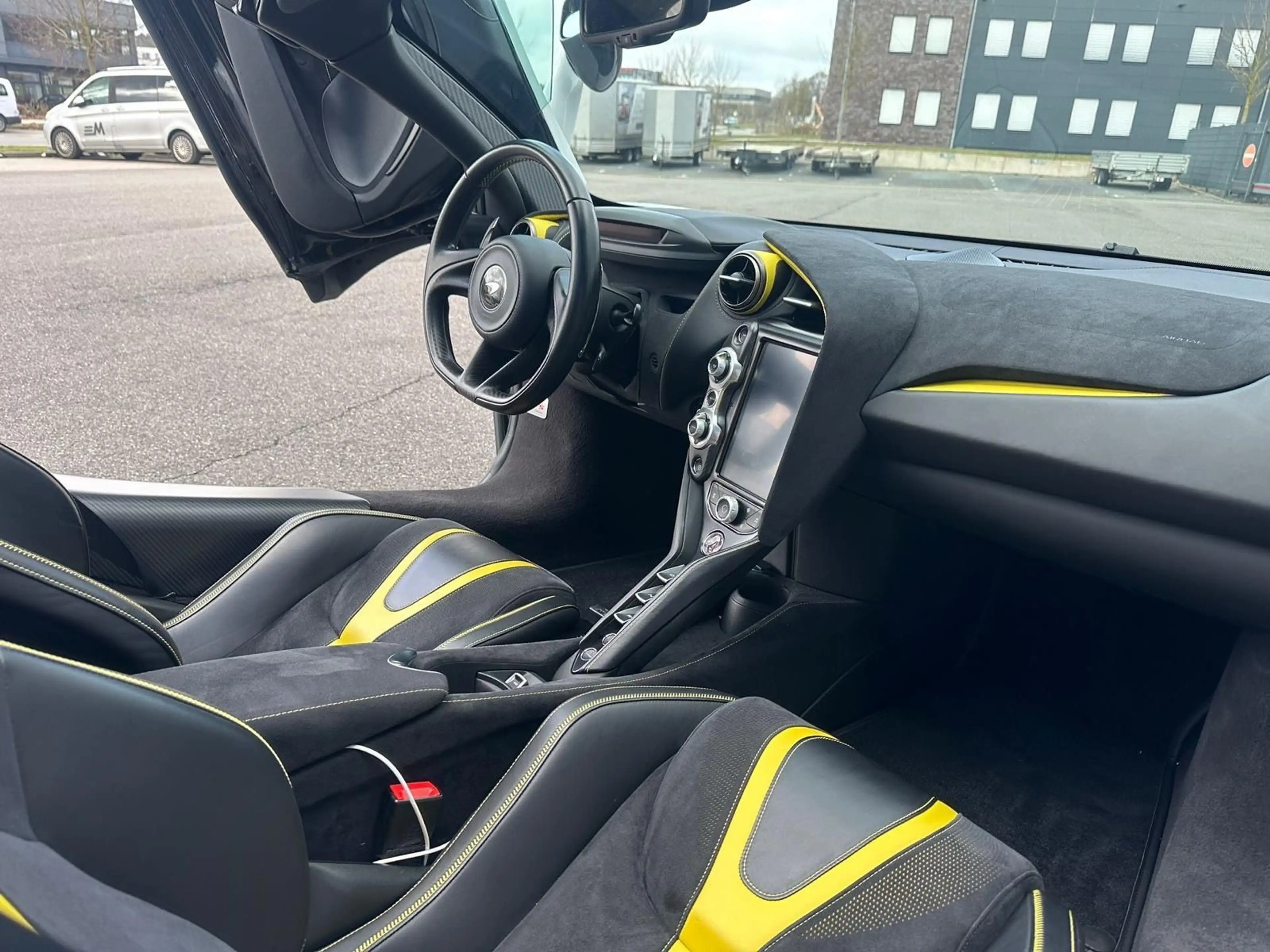 McLaren 720S Spider B&W MSO Carbon Lift 1. Hand MwST — photo 11
