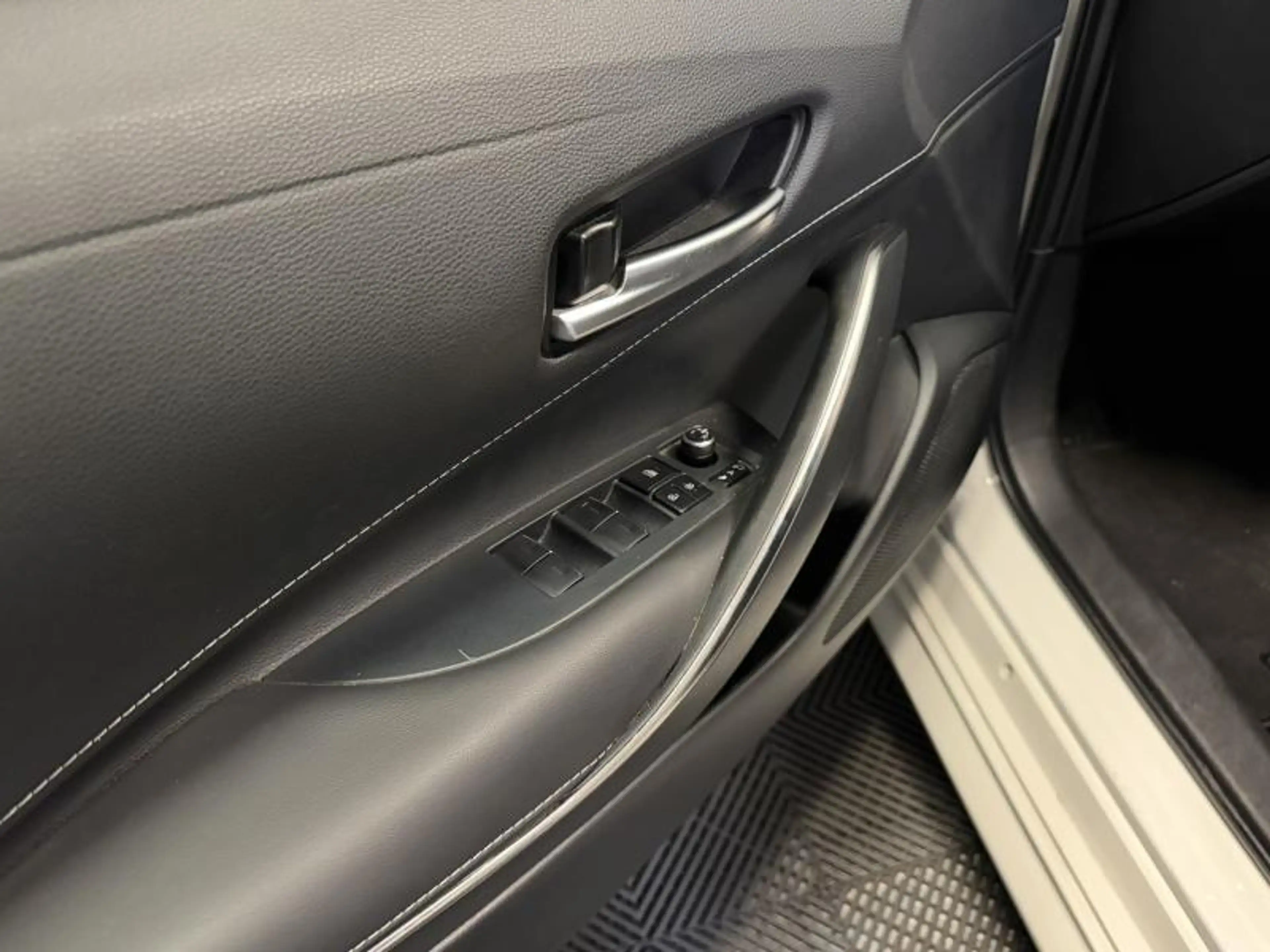 Suzuki Swace 1.8i 100cv Automatique *Carplay*Camera*GPS*Capteurs* — photo 13