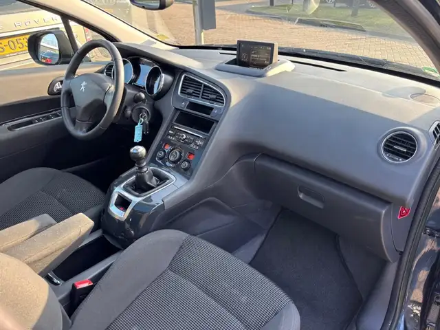 Peugeot 5008 view 10