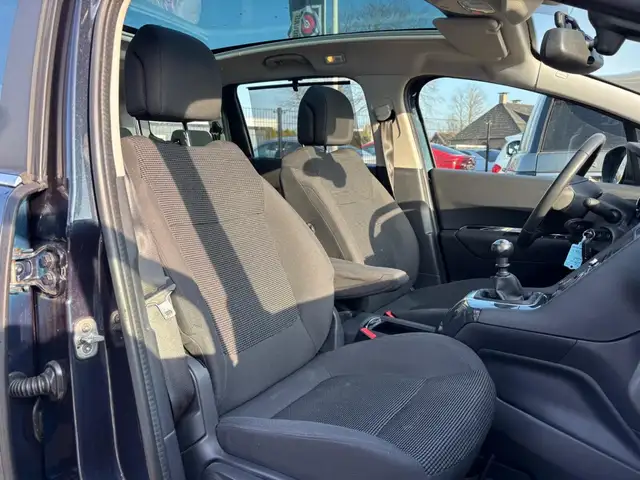 Peugeot 5008 view 13