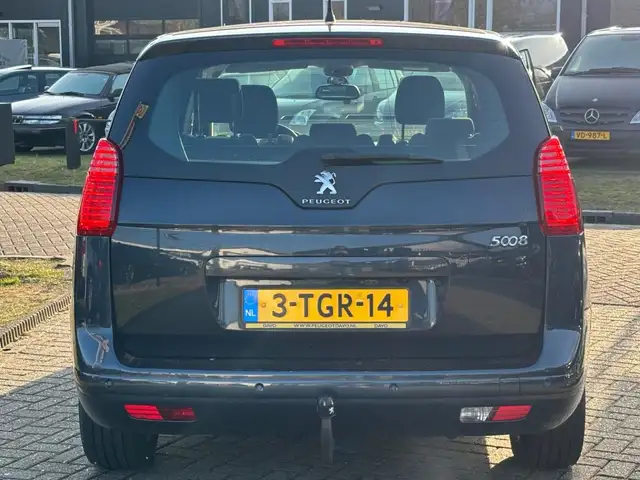 Peugeot 5008 view 6
