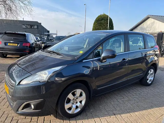 Peugeot 5008 view 8