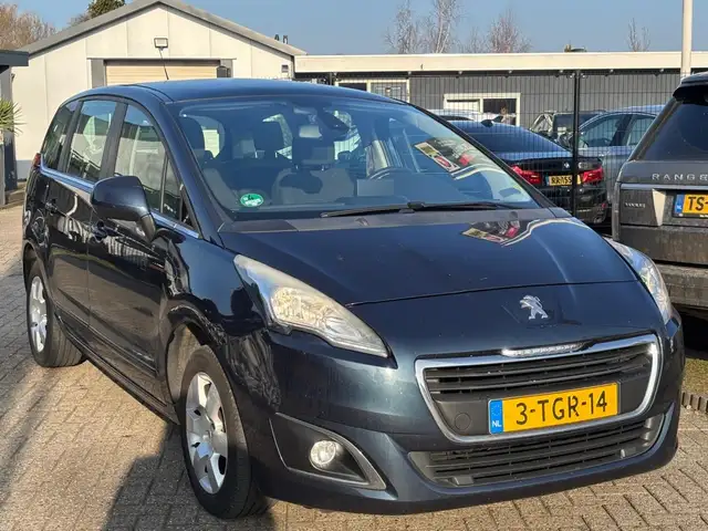 Peugeot 5008 view 3
