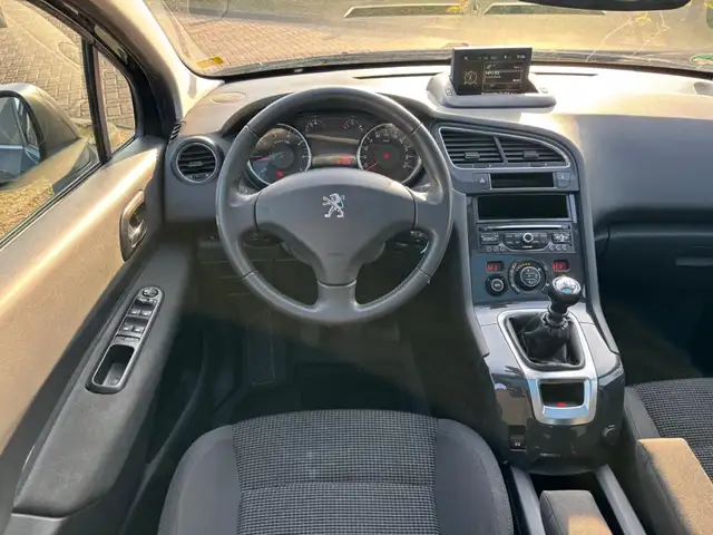 Peugeot 5008 view 9