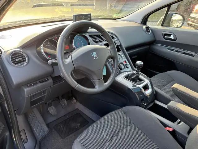 Peugeot 5008 view 11