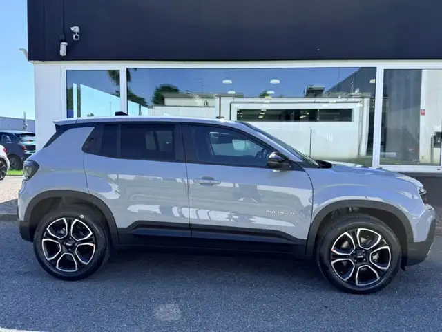Jeep Avenger view 5