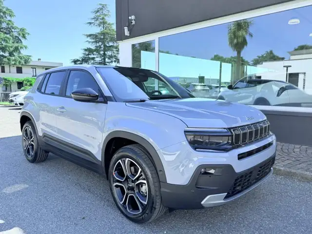 Jeep Avenger view 4