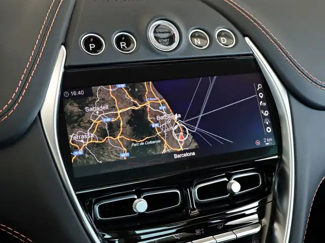 Aston Martin DBX view 9