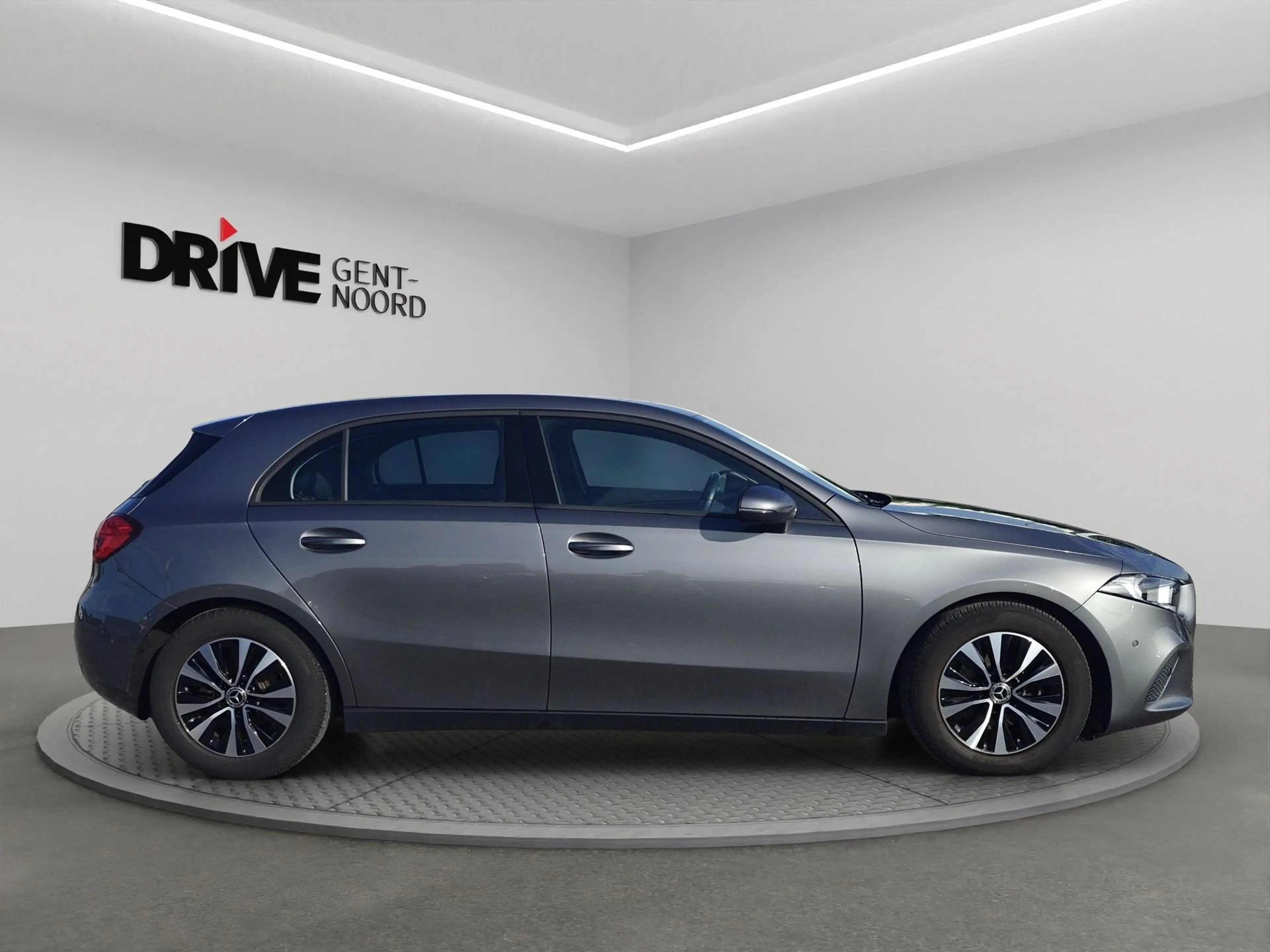 Mercedes-Benz A 180 180 *Camera/PDC/GPS/Alu* — photo 6
