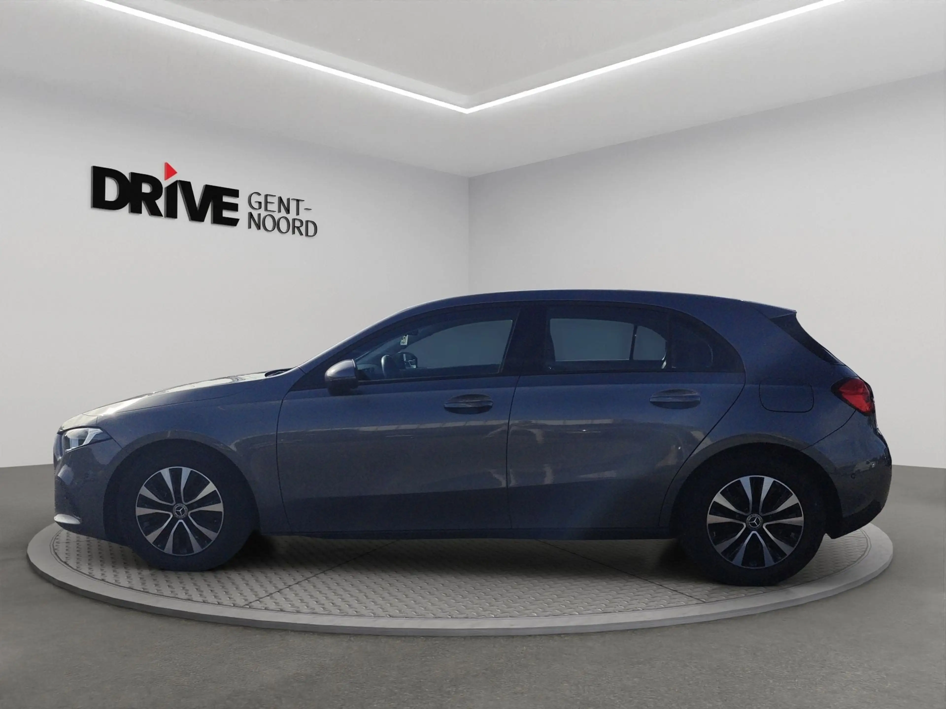 Mercedes-Benz A 180 180 *Camera/PDC/GPS/Alu* — photo 2