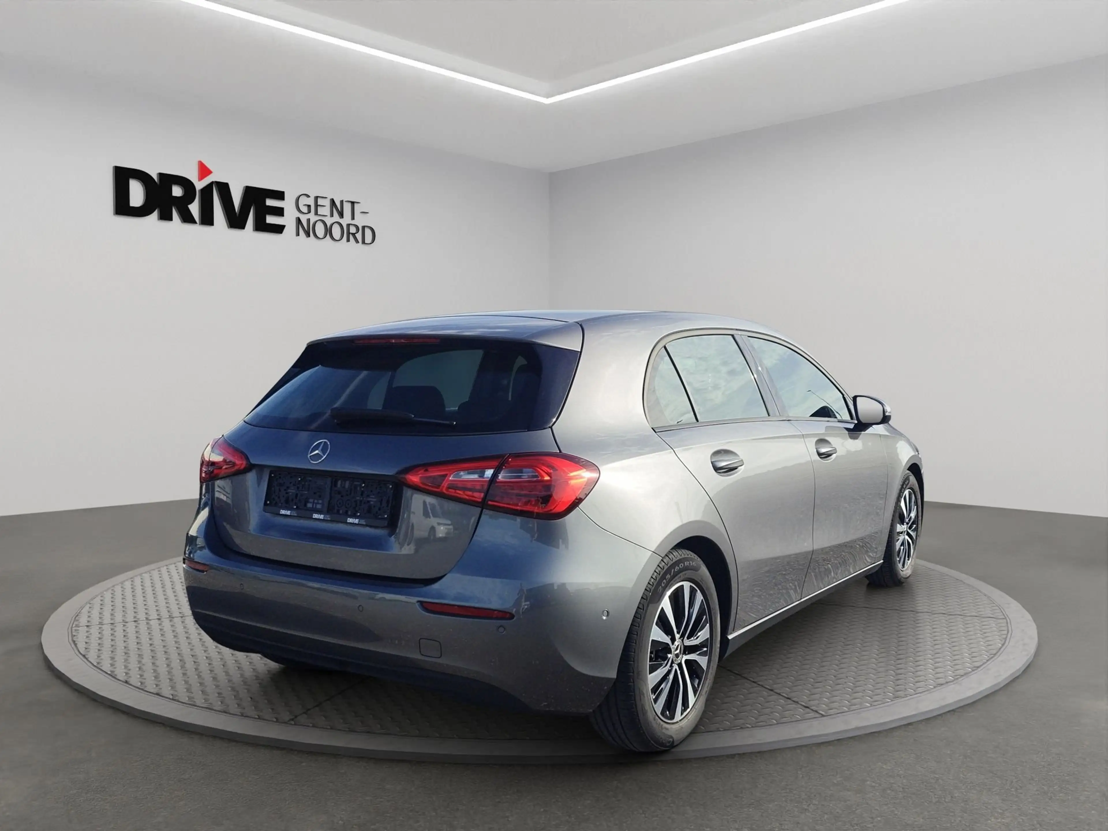 Mercedes-Benz A 180 180 *Camera/PDC/GPS/Alu* — photo 5