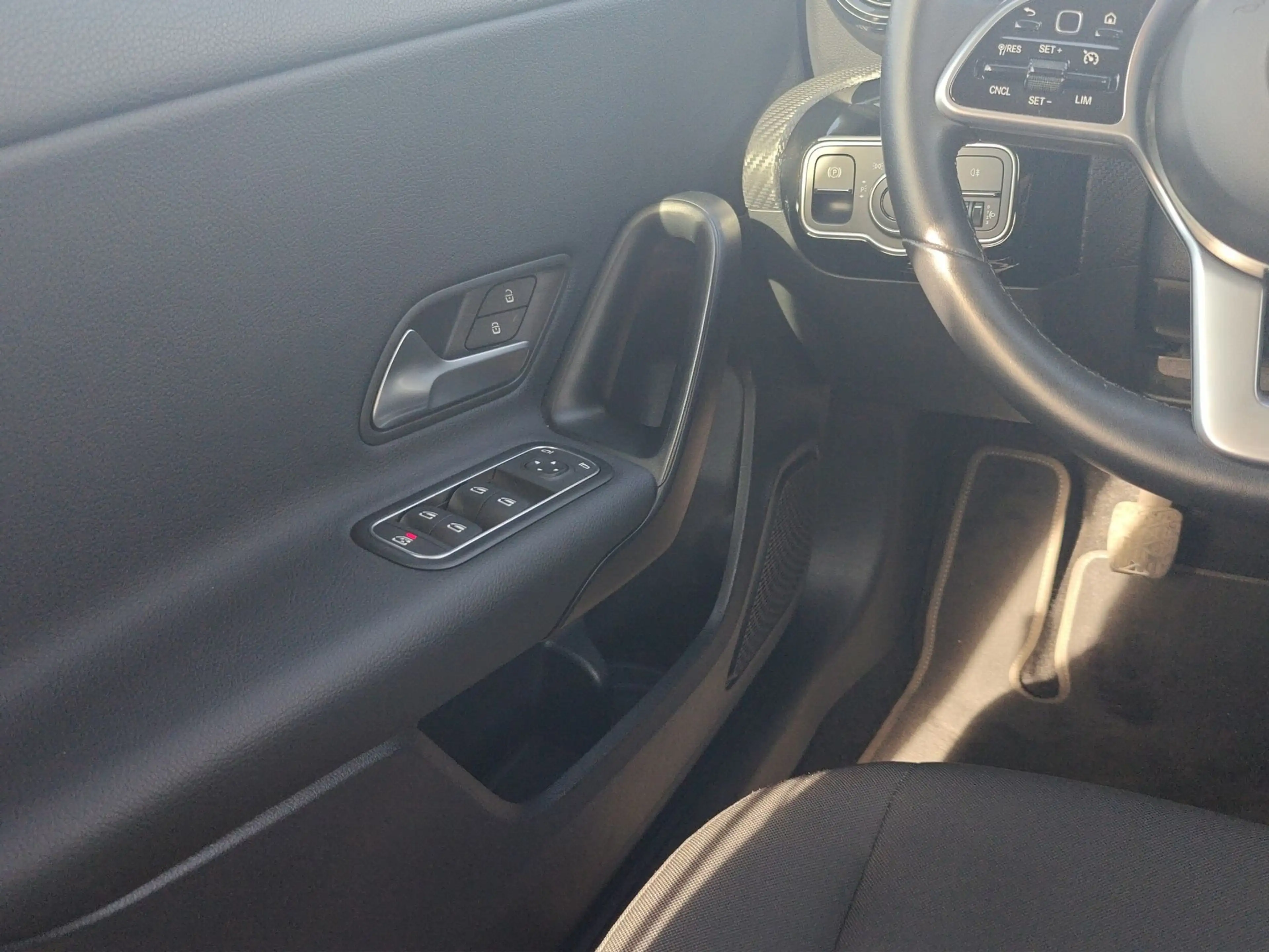 Mercedes-Benz A 180 180 *Camera/PDC/GPS/Alu* — photo 11