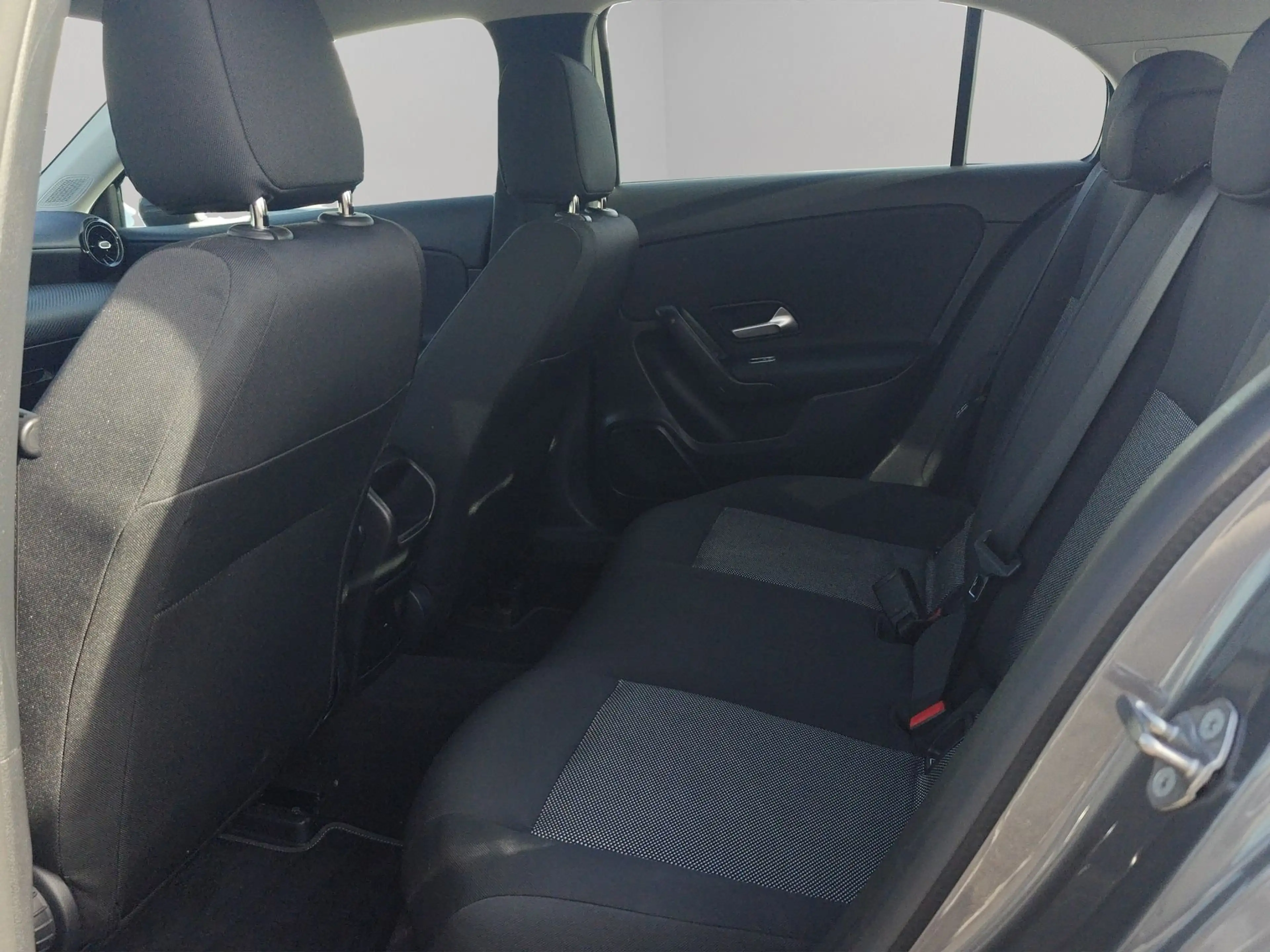 Mercedes-Benz A 180 180 *Camera/PDC/GPS/Alu* — photo 12