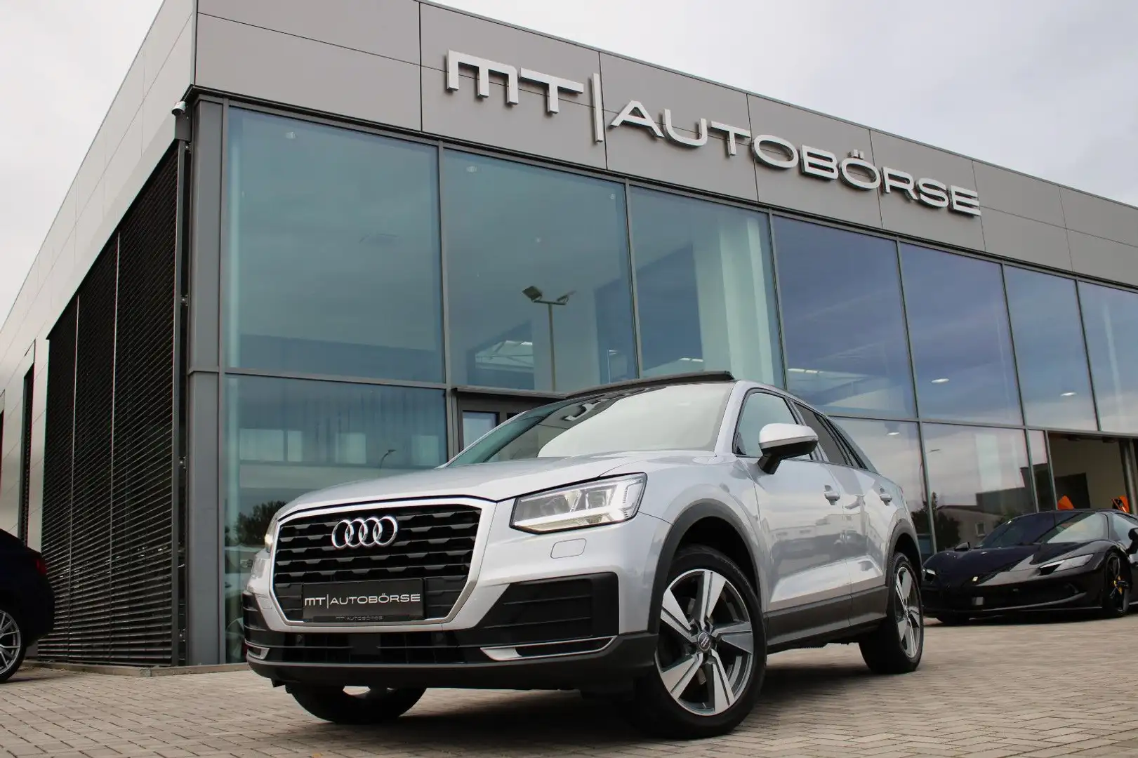 Audi Q2 1.4 TFSI ACT S-TRONIC NAVI/LED`S/PANORAMA/18" Silber - 1