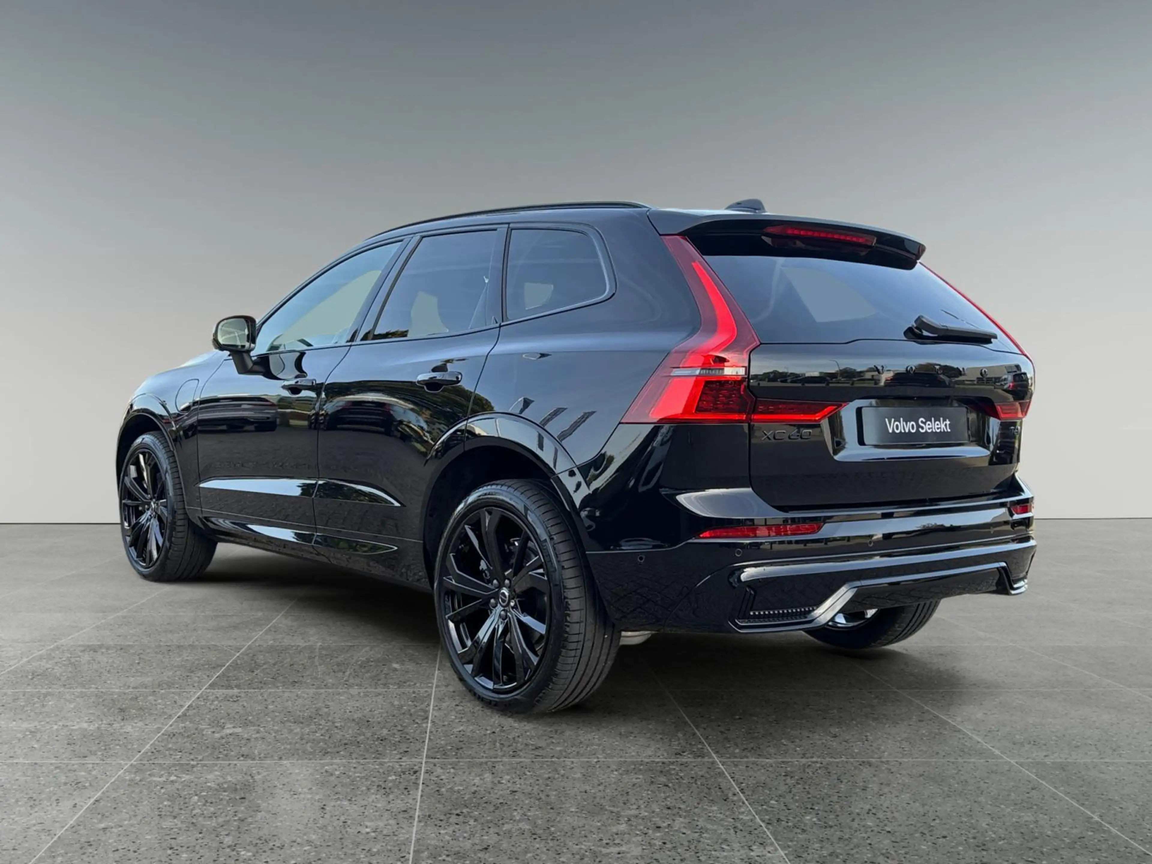 Volvo XC60 2.0 T6 Plug-in hybrid AWD Ultra Black Edition — photo 4