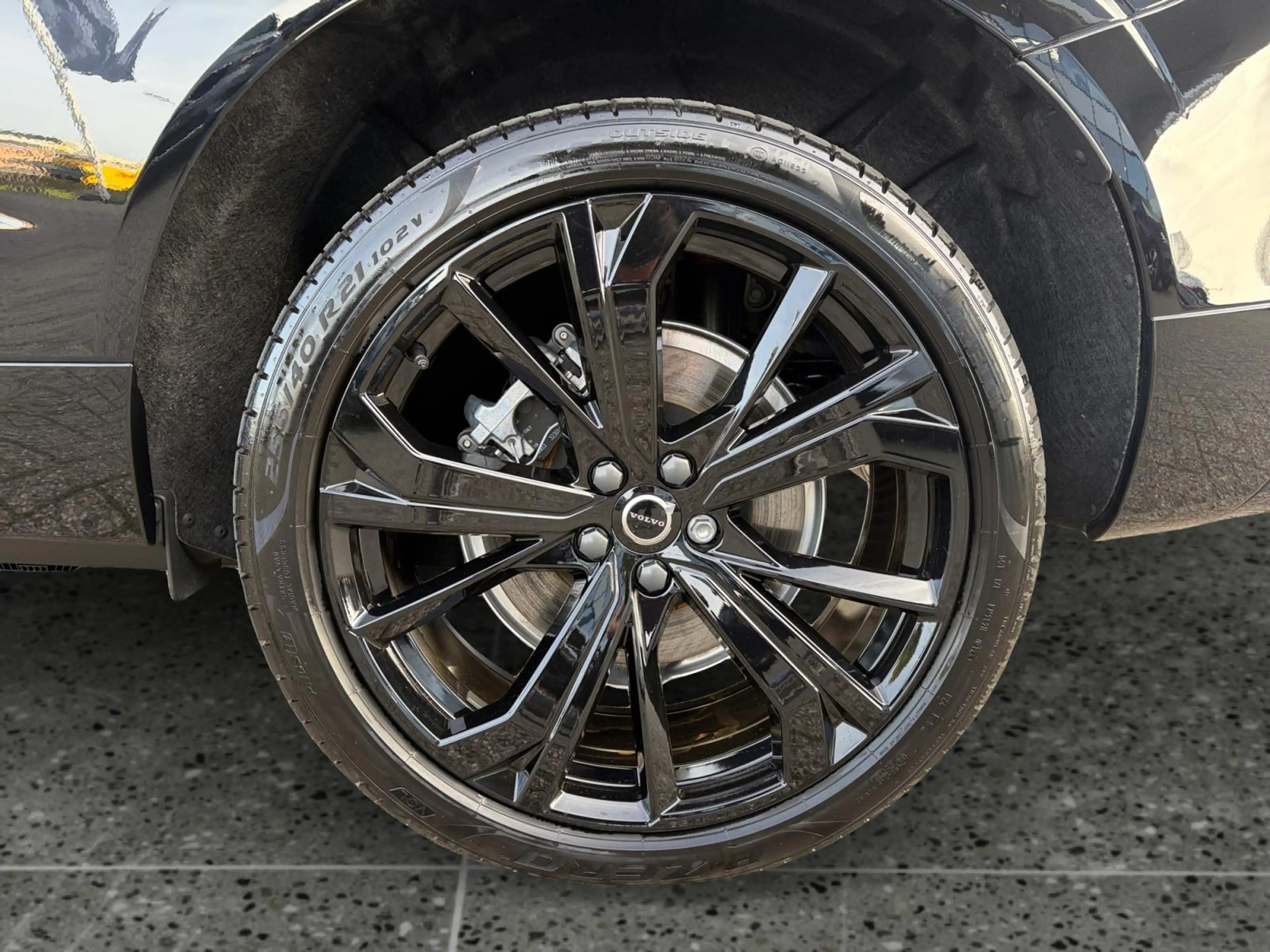 Volvo XC60 2.0 T6 Plug-in hybrid AWD Ultra Black Edition — photo 10