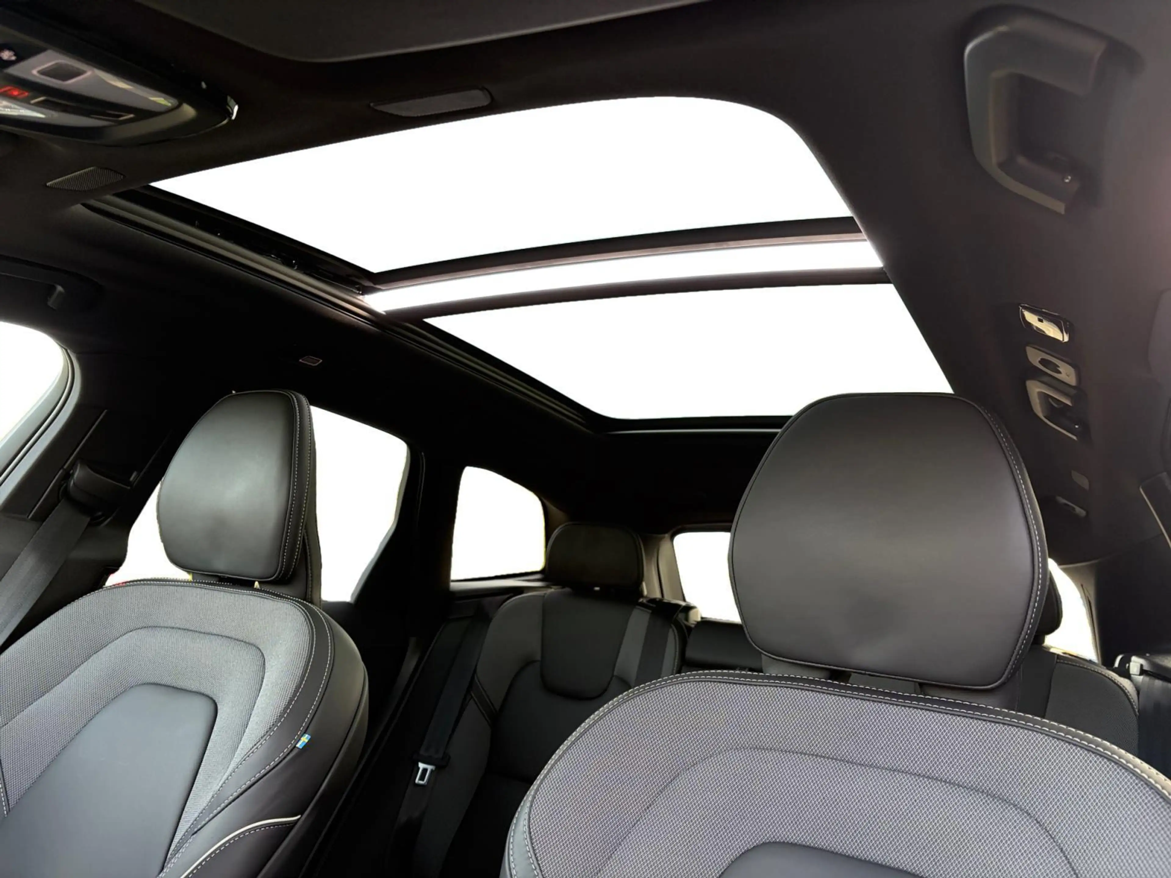 Volvo XC60 2.0 T6 Plug-in hybrid AWD Ultra Black Edition — photo 12