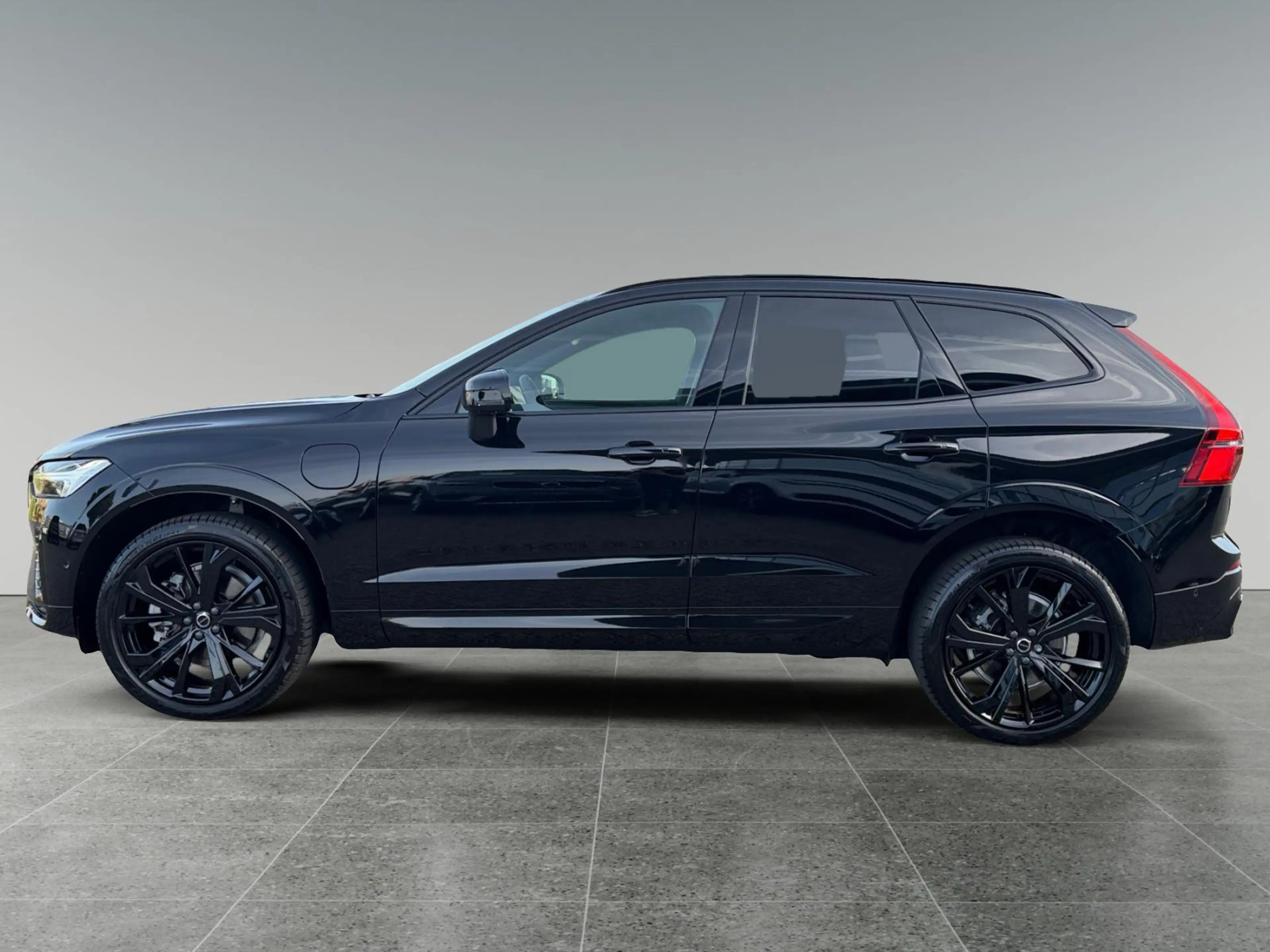 Volvo XC60 2.0 T6 Plug-in hybrid AWD Ultra Black Edition — photo 3