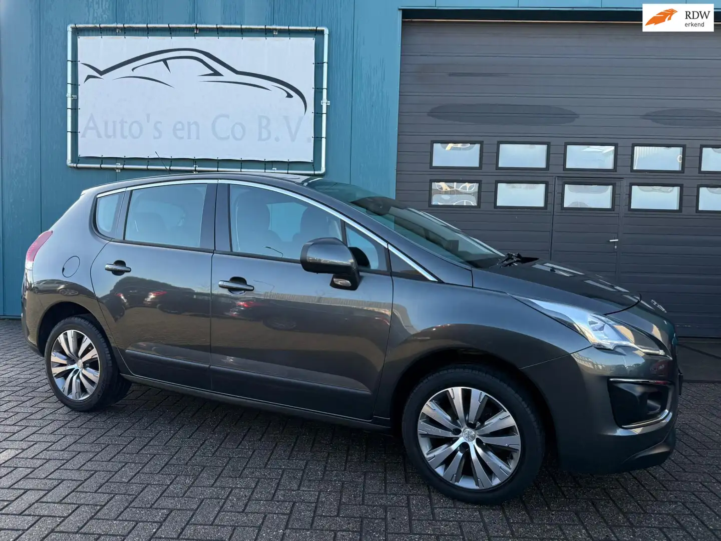 Peugeot 3008 1.2 PureTech Blue Lease Executive Nw model Clima C Gris - 1