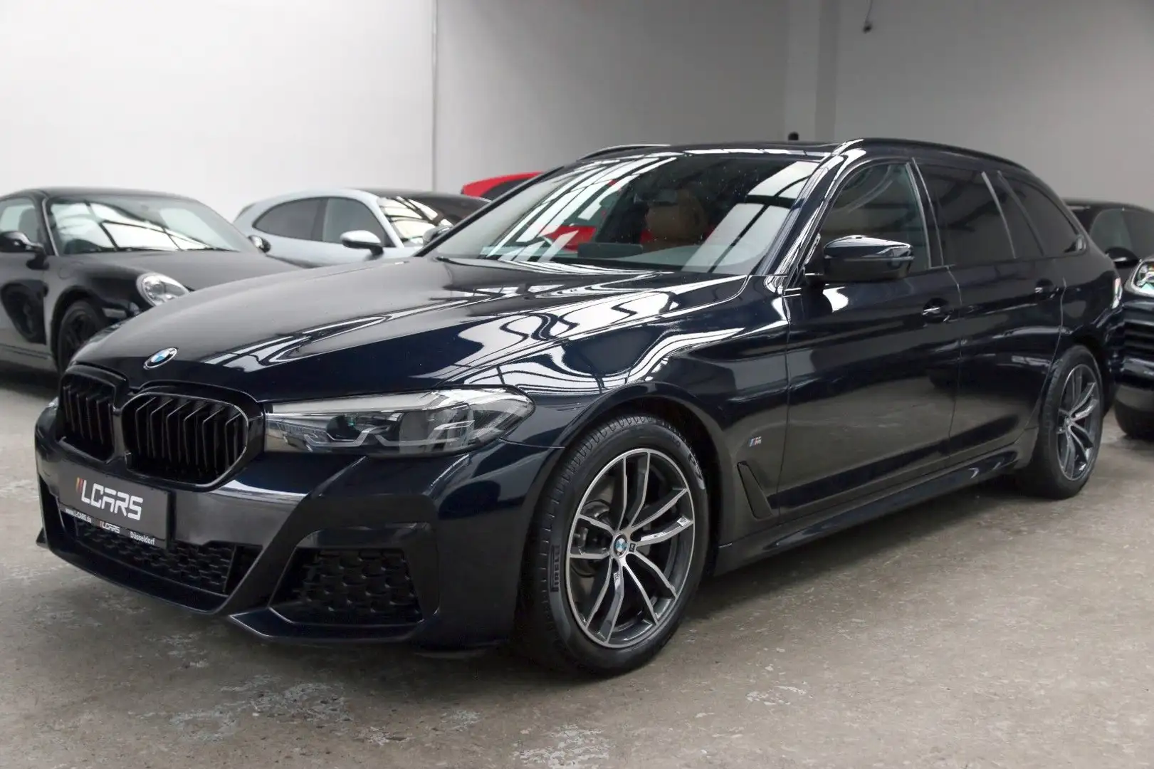 BMW 520 dT M Sport Panorama Kamera LiveCockpit DAB+ Schwarz - 2