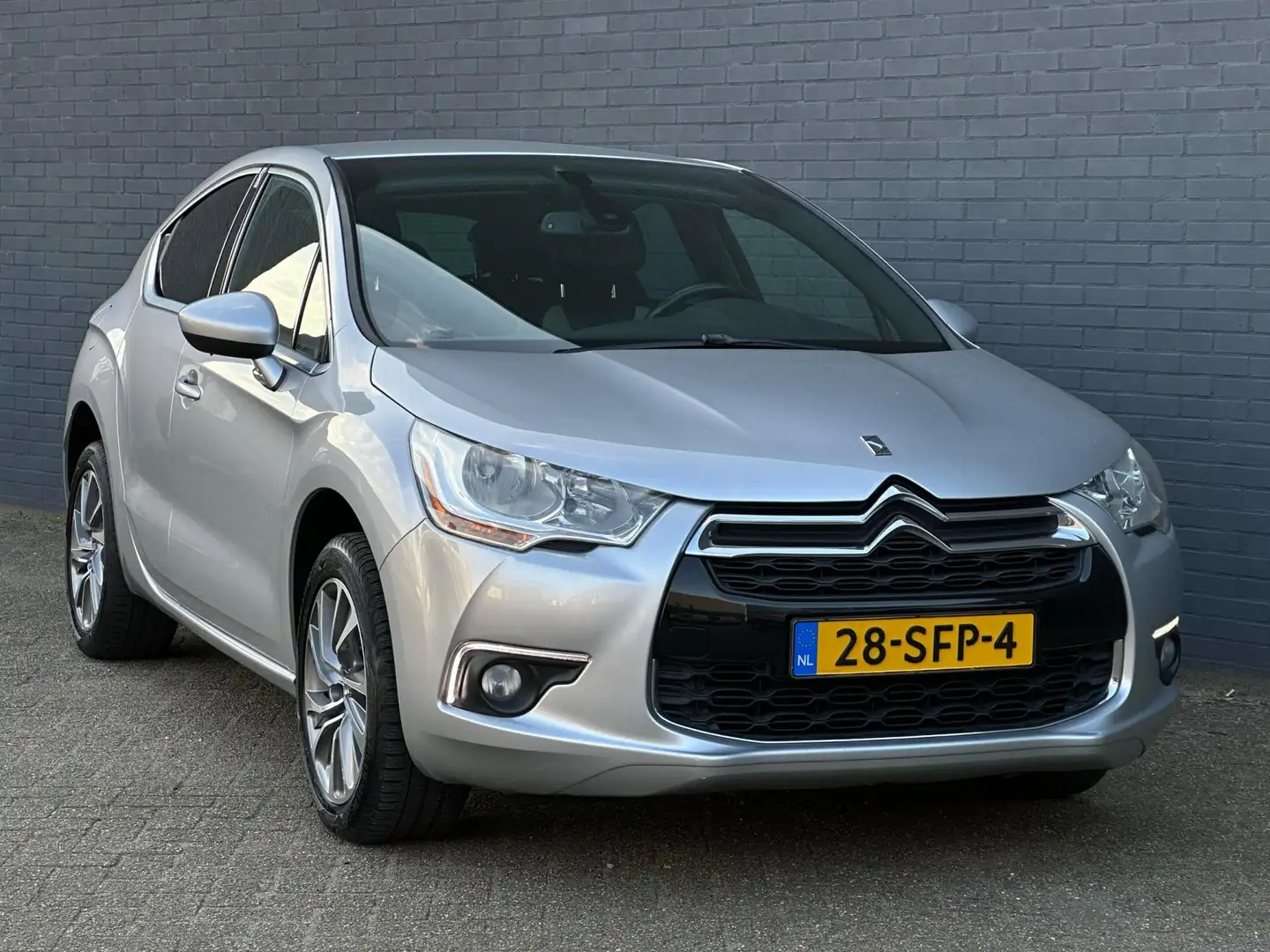 Citroen DS4 1.6 THP So Chic AUTOMAAT NAVI/MASSAGE/CRUISE/LEDER Gris - 2