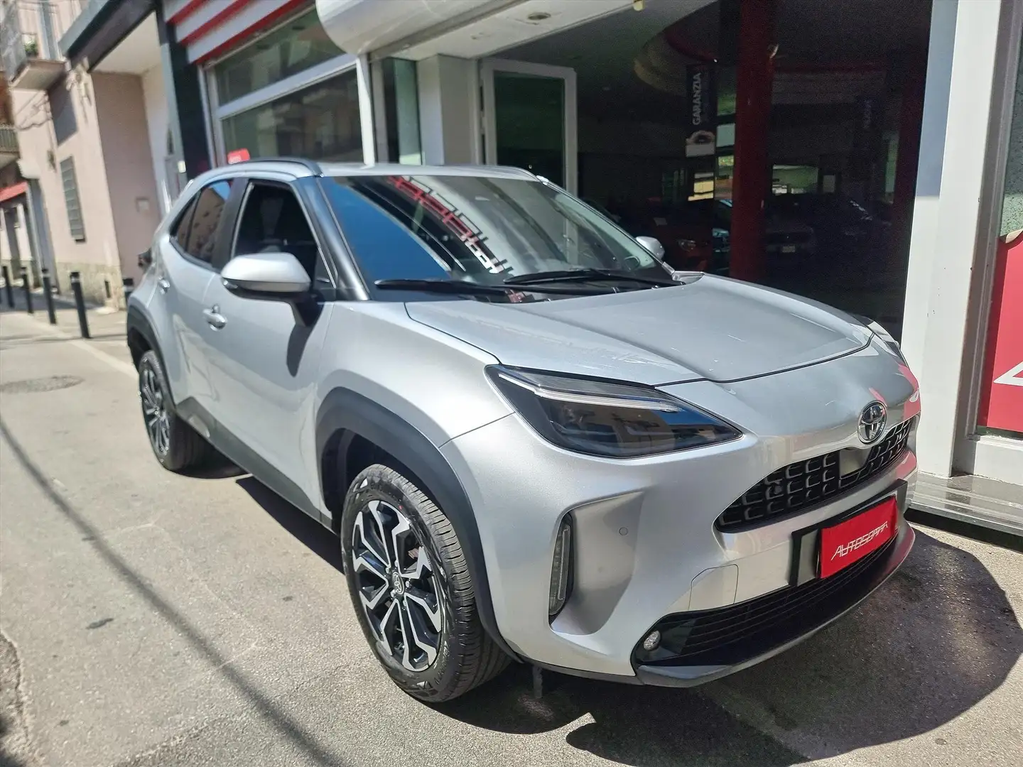 Toyota Yaris Yaris Cross Cross 1.5h Business awd-i 116cv e-cvt Grigio - 2