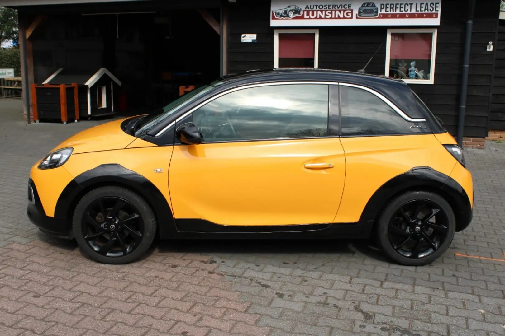 Opel Adam 1.4 Rocks 120 Jahre Edition - Airco Cruise stoelve Geel - 2