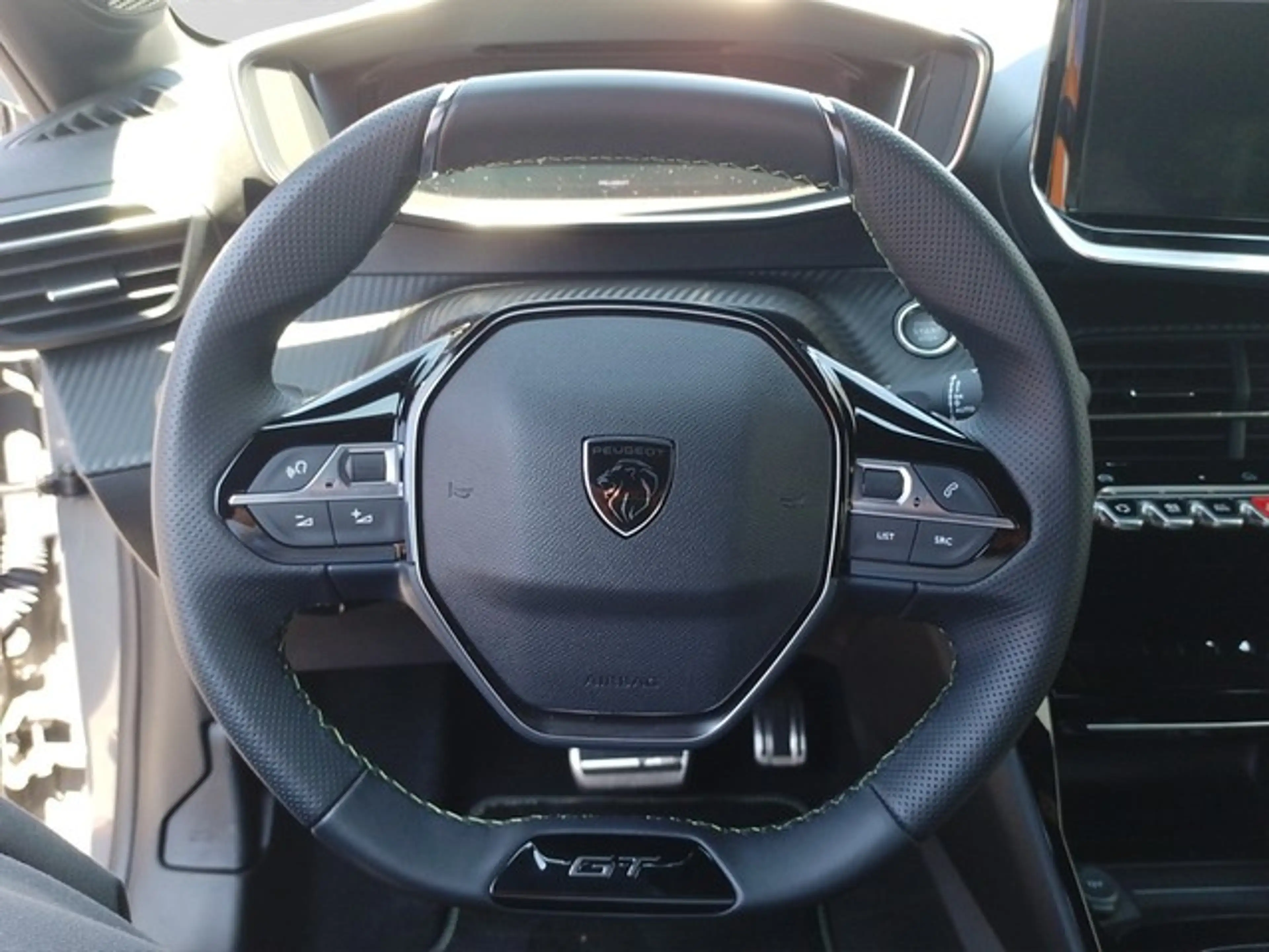 Peugeot e-208 GT Elektromotor 156 — photo 13