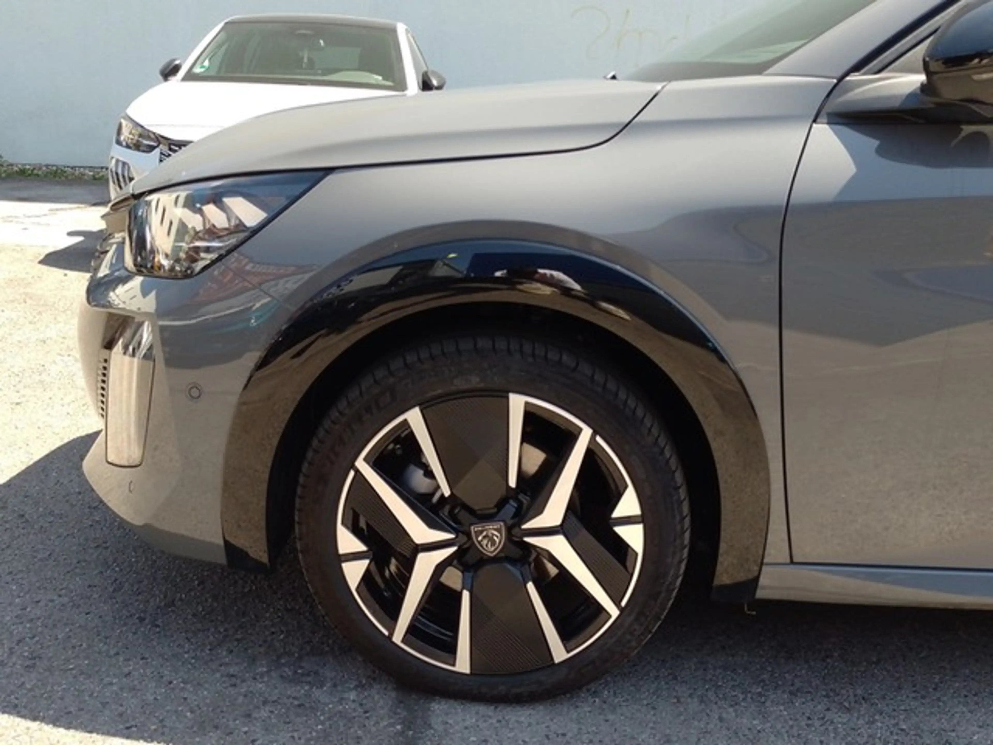 Peugeot e-208 GT Elektromotor 156 — photo 7
