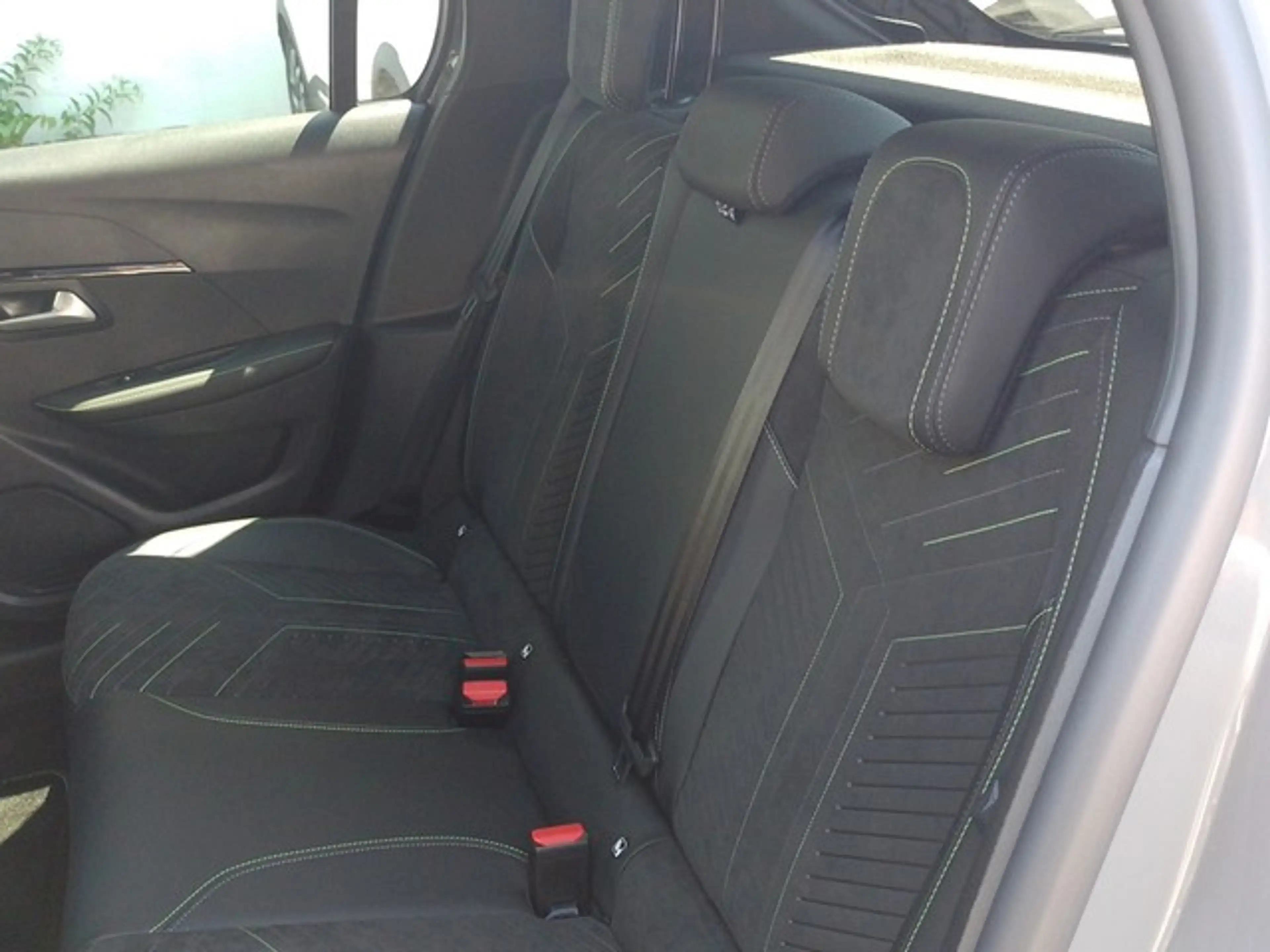 Peugeot e-208 GT Elektromotor 156 — photo 15