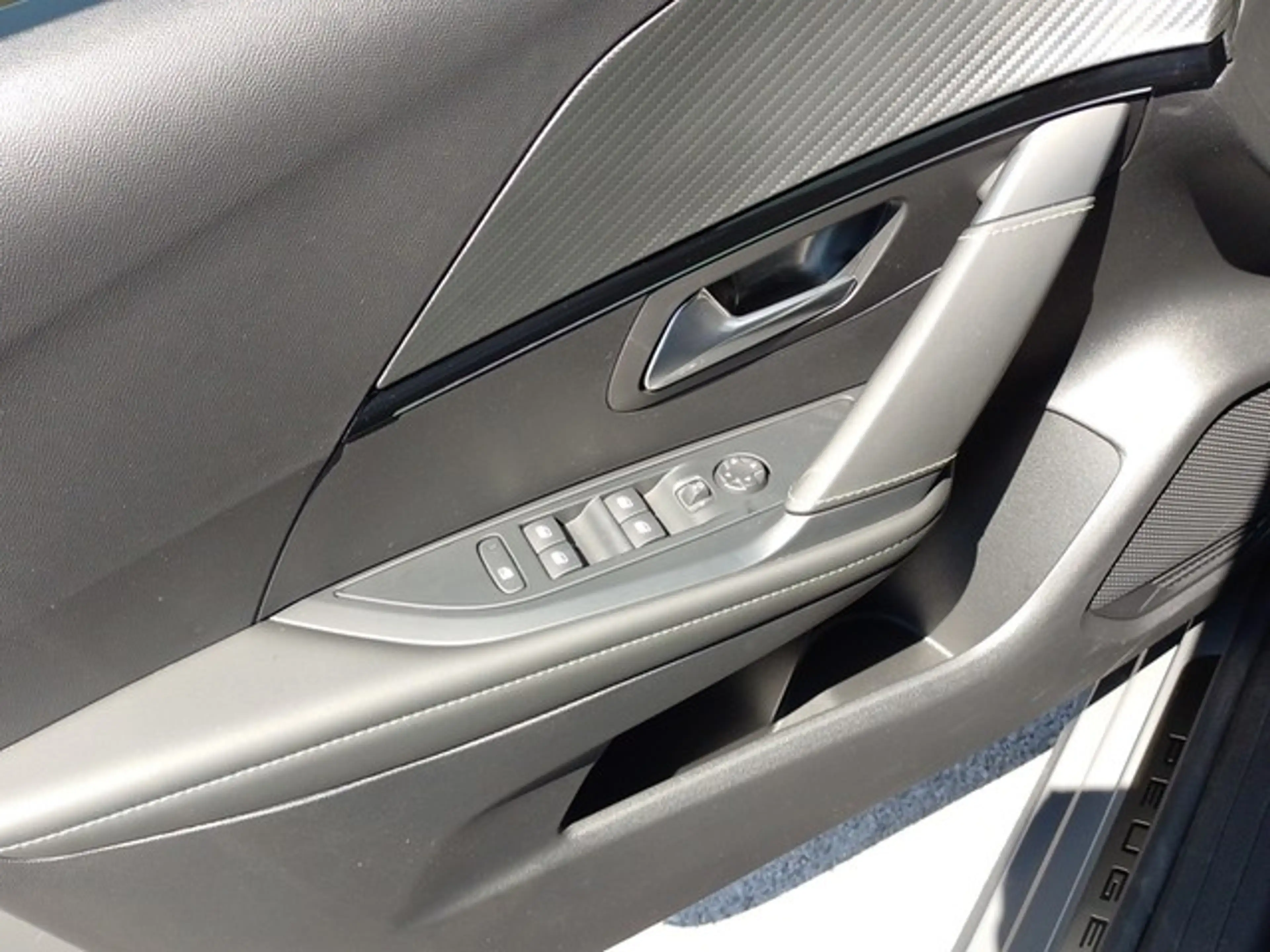 Peugeot e-208 GT Elektromotor 156 — photo 14