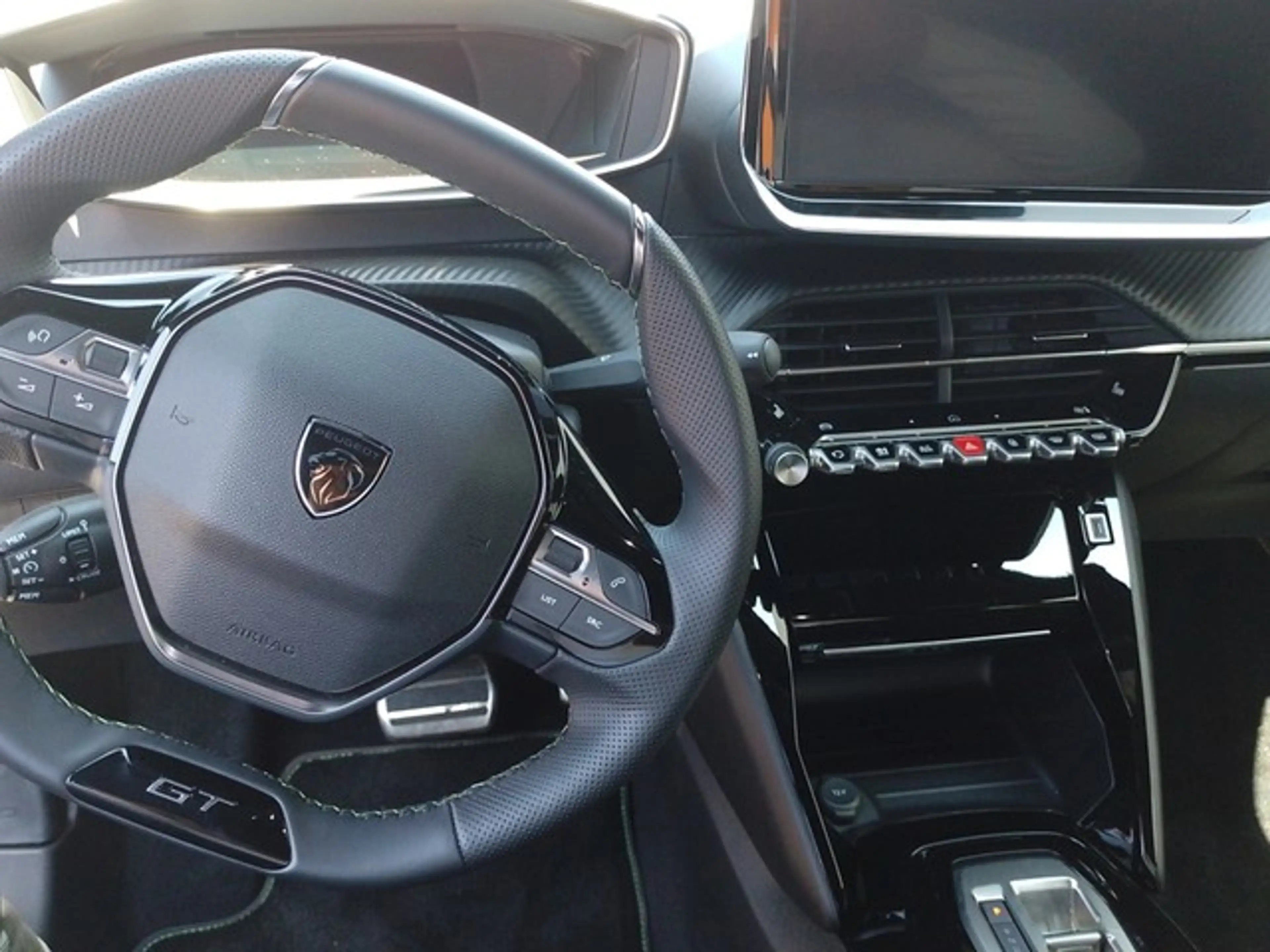 Peugeot e-208 GT Elektromotor 156 — photo 10