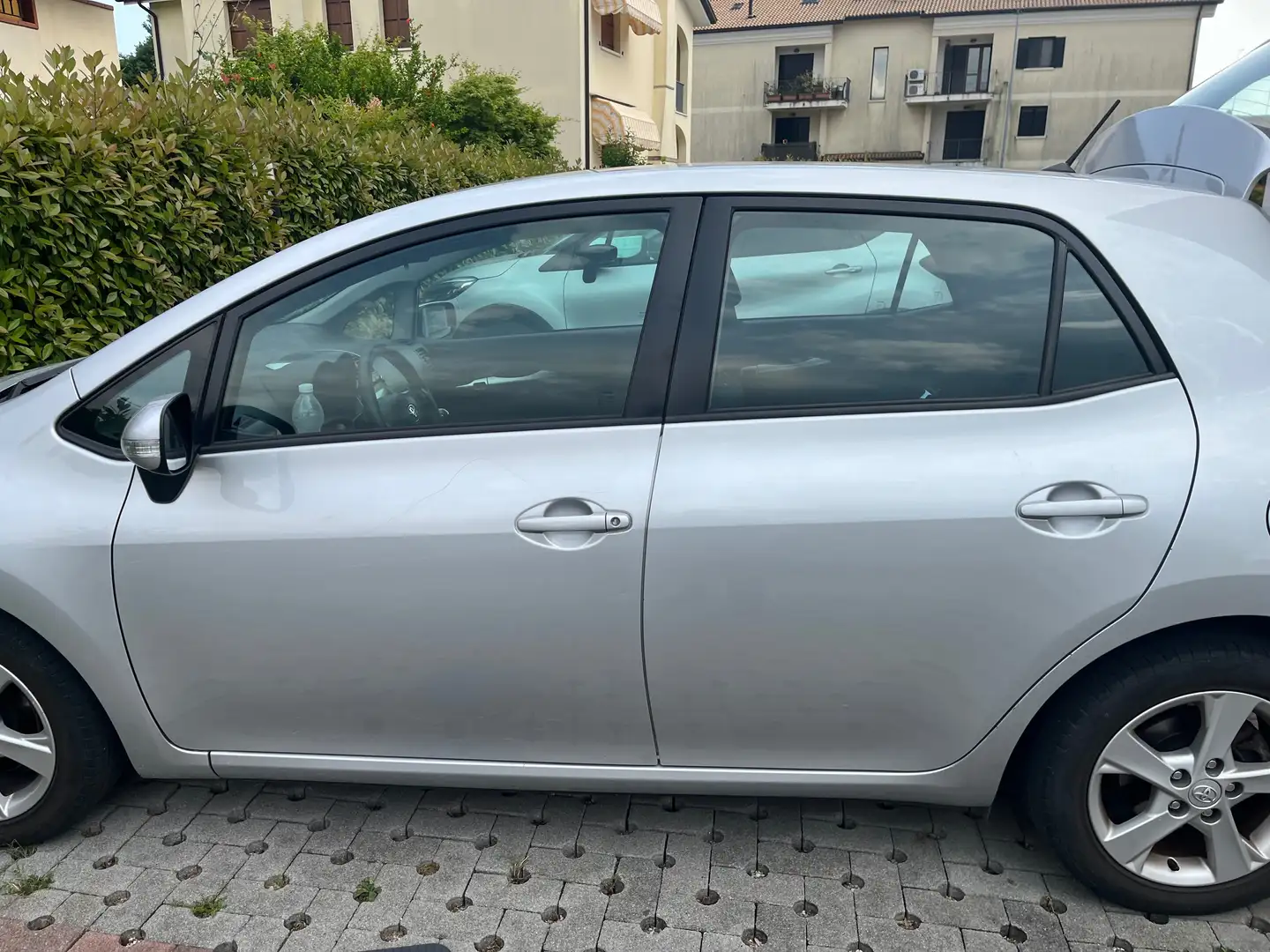 Toyota Auris D-4D Argento - 1