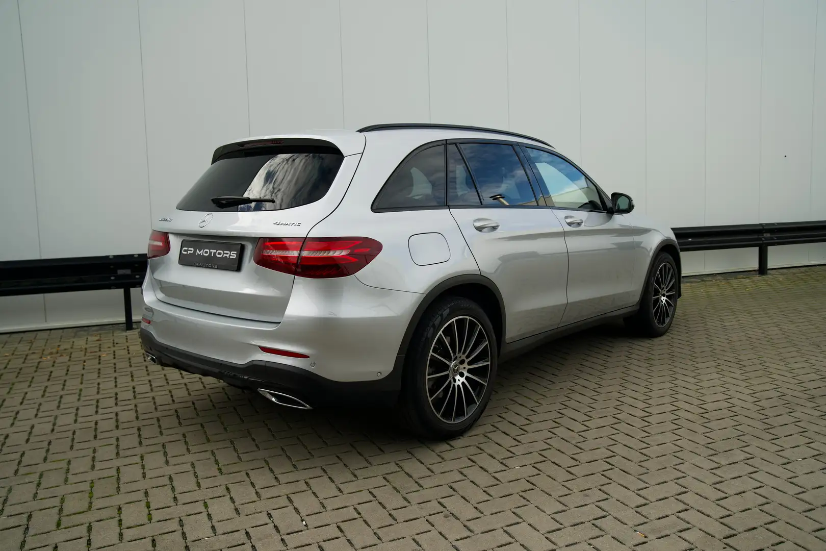 Mercedes-Benz GLC 220 d | 4-MATIC | AMG | PANO | TREKHAAK | BURMESTER Argent - 2