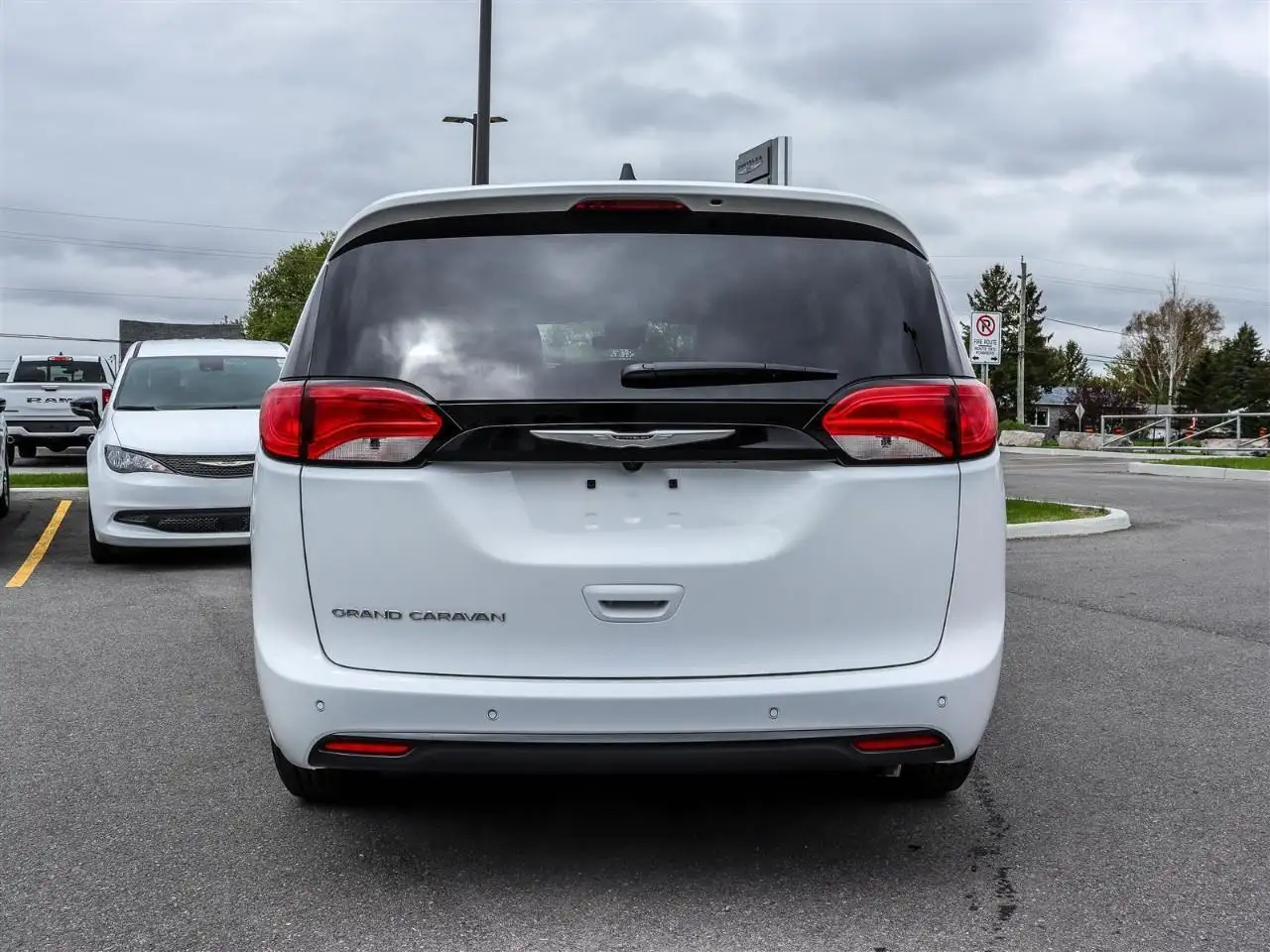 Chrysler Grand Caravan снимка Chrysler Grand Caravan