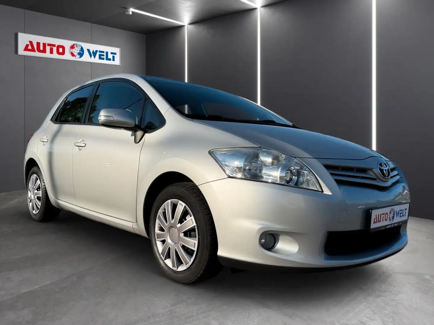 Toyota Auris 1.6 VVT-i Life+ Dual-Klima Parkhilfe Apps Argent - 2